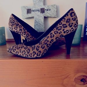 dana buchman leopard print heels